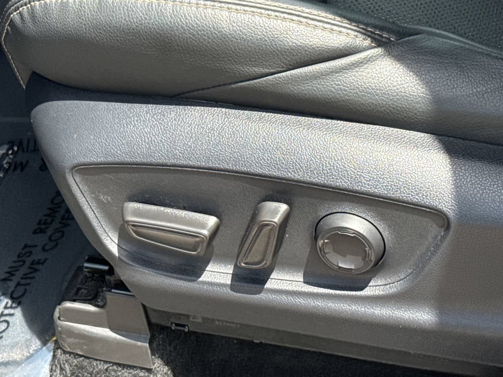 Used 2024 Toyota Tacoma Limited AWD/4WD image 27