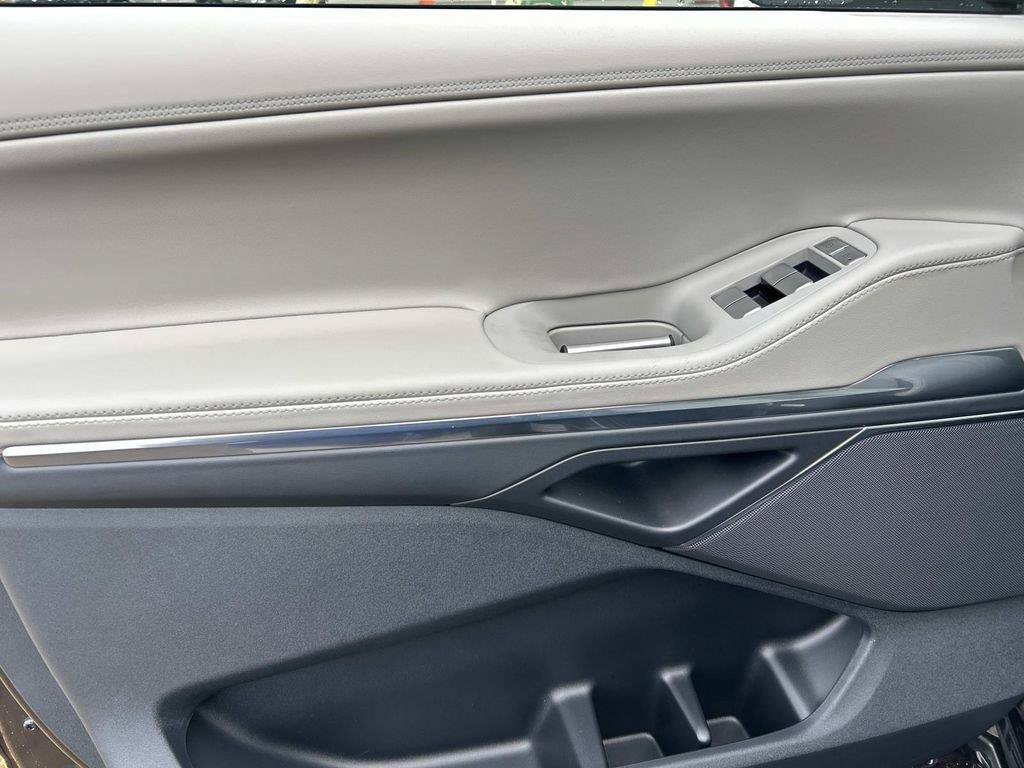 New 2026 Lincoln Navigator L Premier AWD/4WD image 12