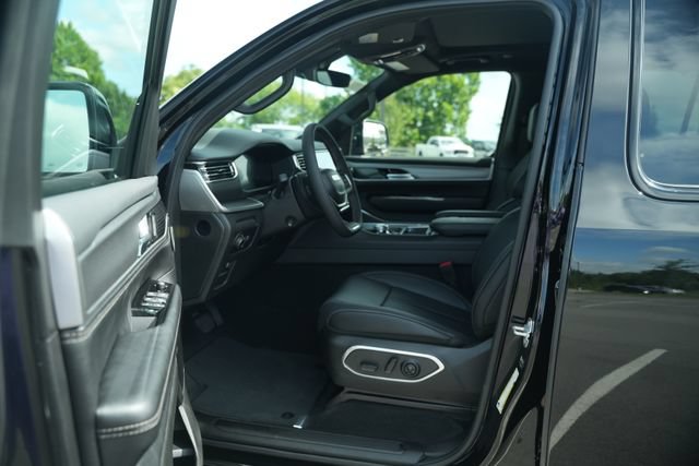 New 2026 Jeep Grand Wagoneer L Limited AWD/4WD image 12