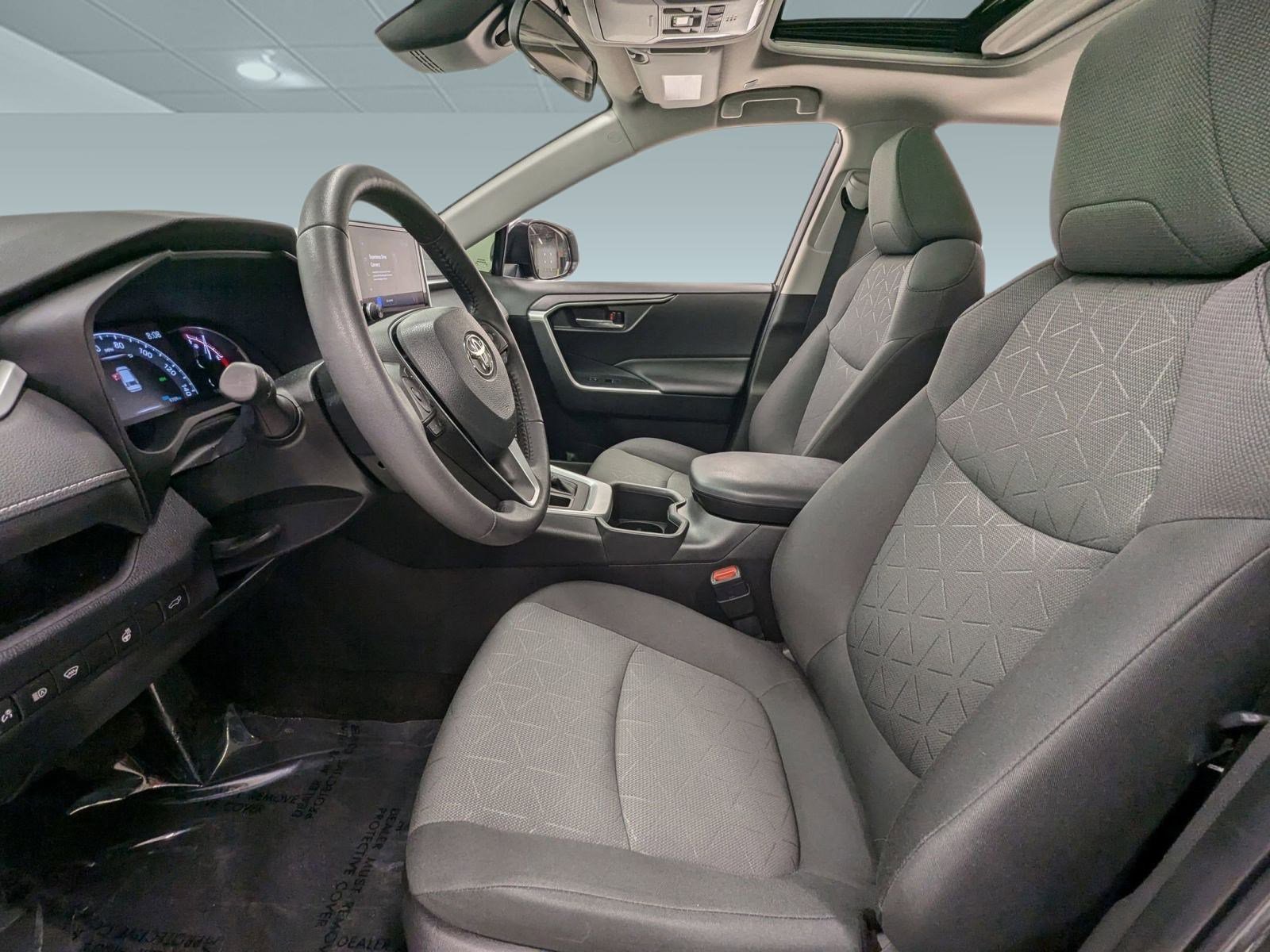 Used 2023 Toyota RAV4 XLE image 4