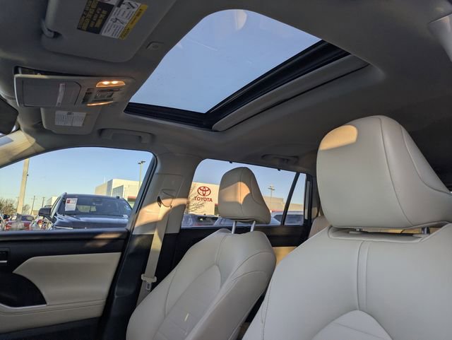 Used 2023 Toyota Highlander XLE image 27