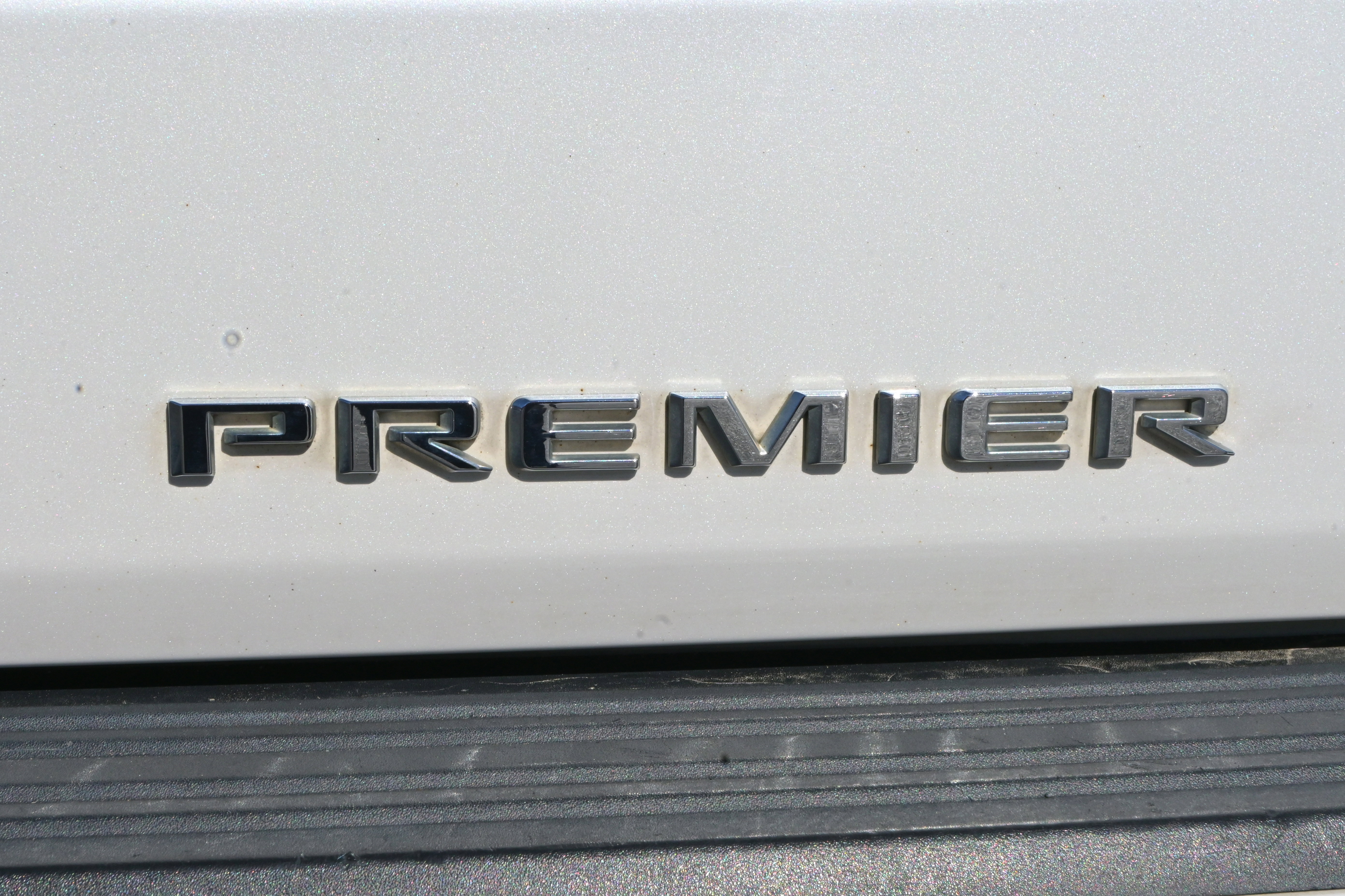 Used 2021 Chevrolet Suburban Premier w/ Premium Package image 42
