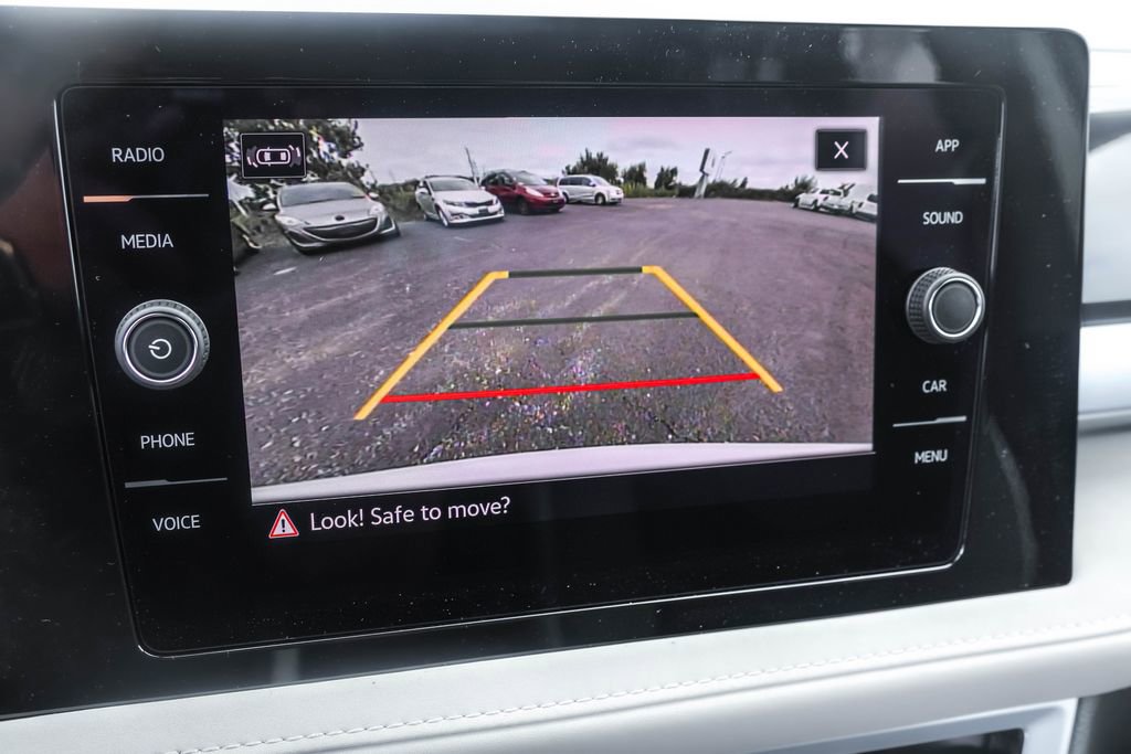 Used 2025 Volkswagen Taos SE image 6