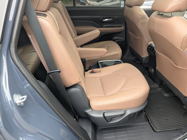 Used 2026 Toyota Grand Highlander AWD image 30