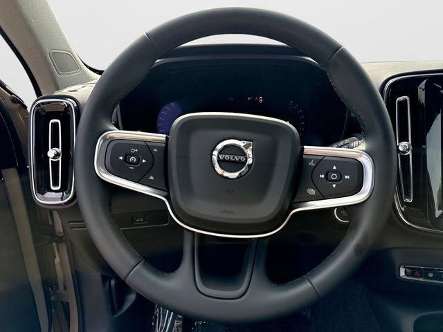 Certified 2025 Volvo XC40 B5 Ultra AWD/4WD image 14