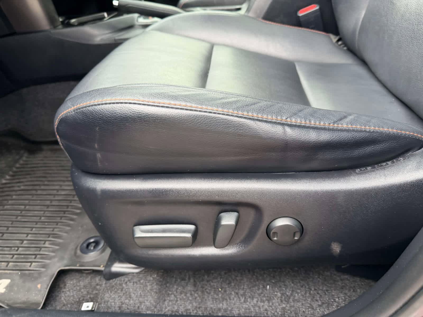 Used 2018 Toyota RAV4 SE w/ Power Extra Value Package AWD/4WD image 16