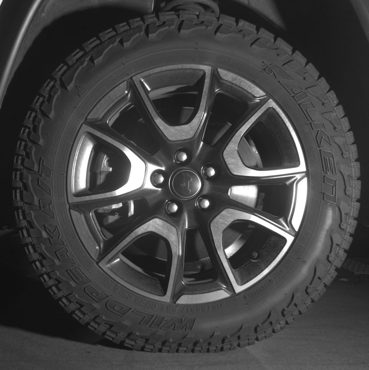 Used 2025 Jeep Compass Trailhawk AWD/4WD image 12