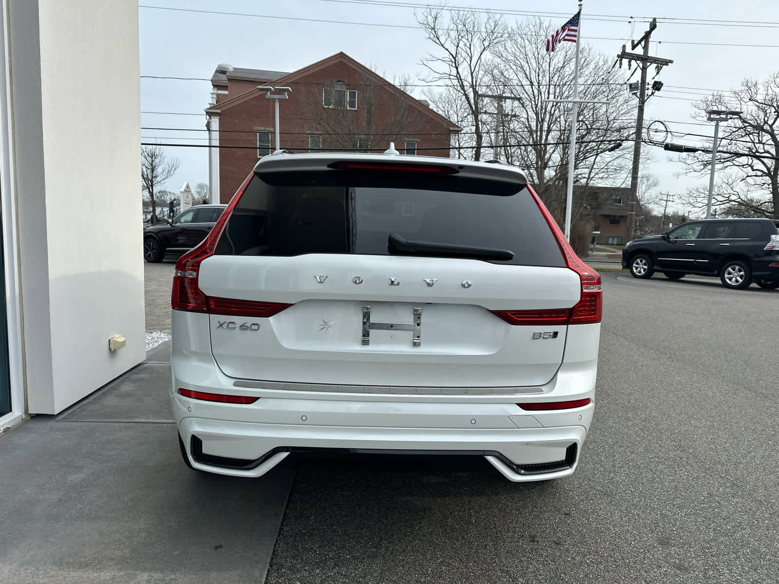 Used 2024 Volvo XC60 B5 Core w/ Protection Package Premier image 9