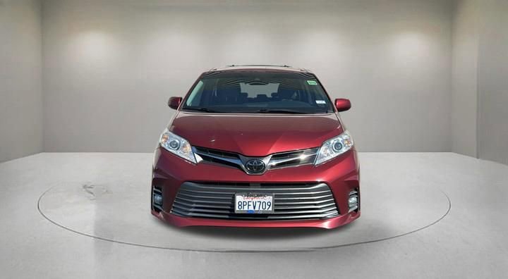 Used 2020 Toyota Sienna XLE w/ XLE Navigation Package FWD image 2