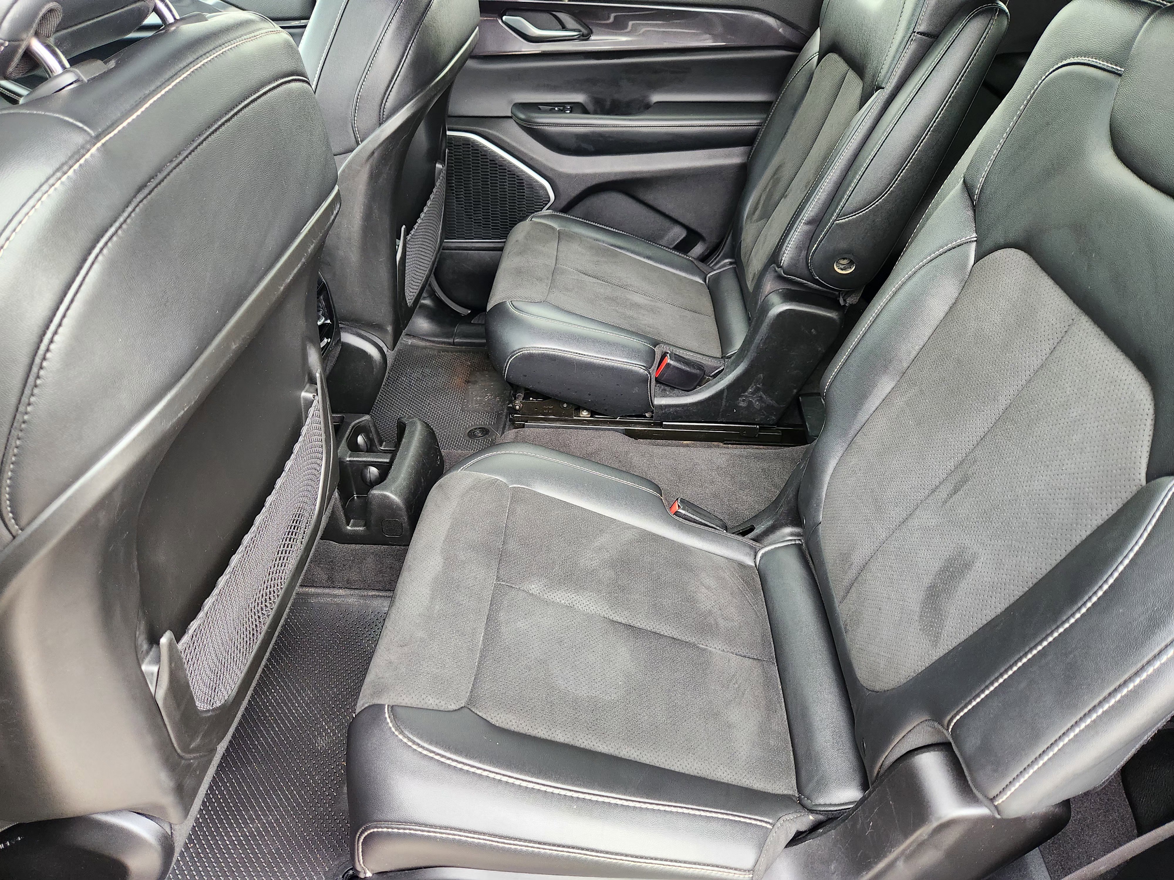 Used 2021 Jeep Grand Cherokee L Laredo RWD image 29