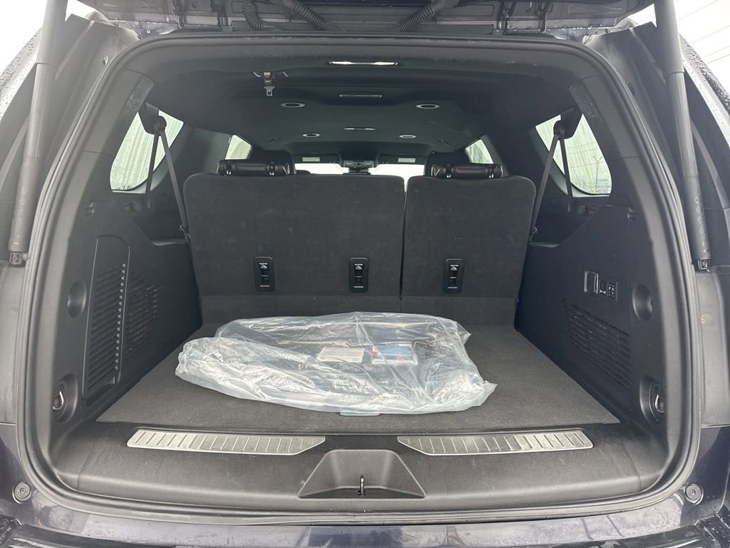 Used 2023 Chevrolet Suburban Premier image 33
