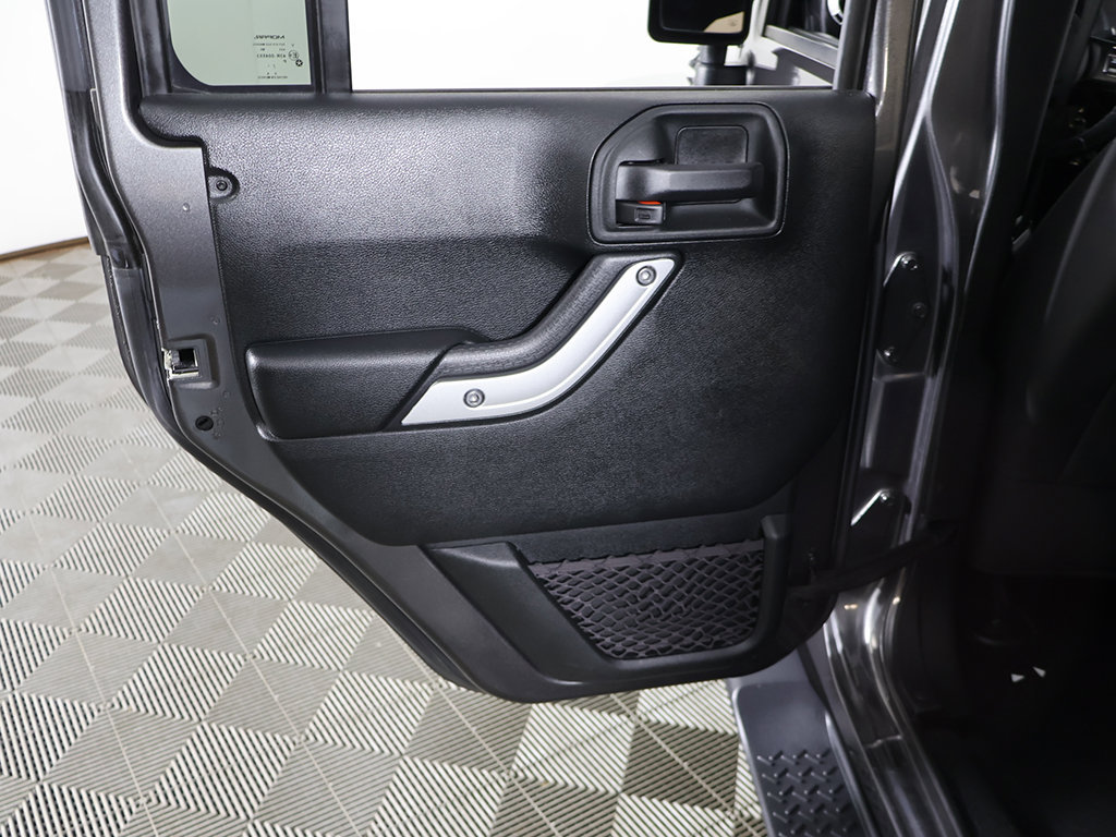 Used 2018 Jeep Wrangler Unlimited Sahara AWD/4WD image 19