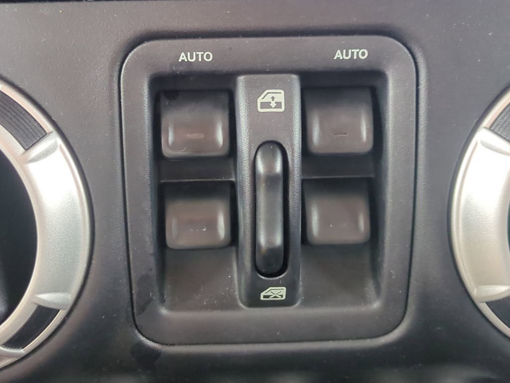 Used 2017 Jeep Wrangler Unlimited Sahara w/ Connectivity Group AWD/4WD image 24