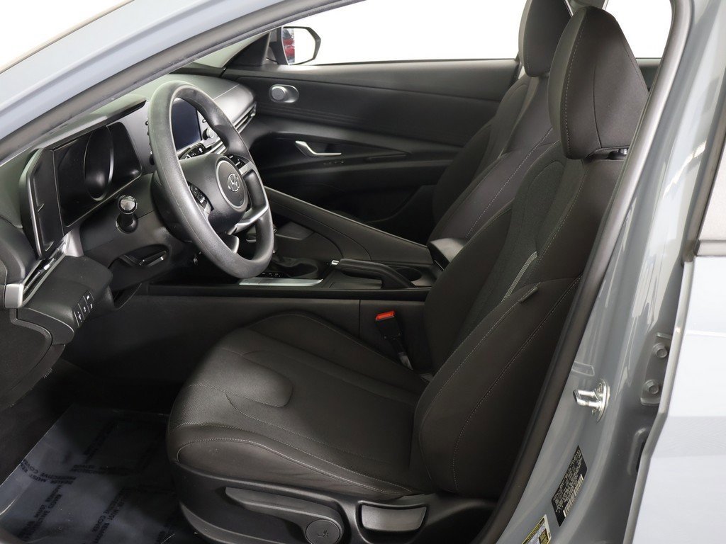 Used 2021 Hyundai Elantra SE image 25