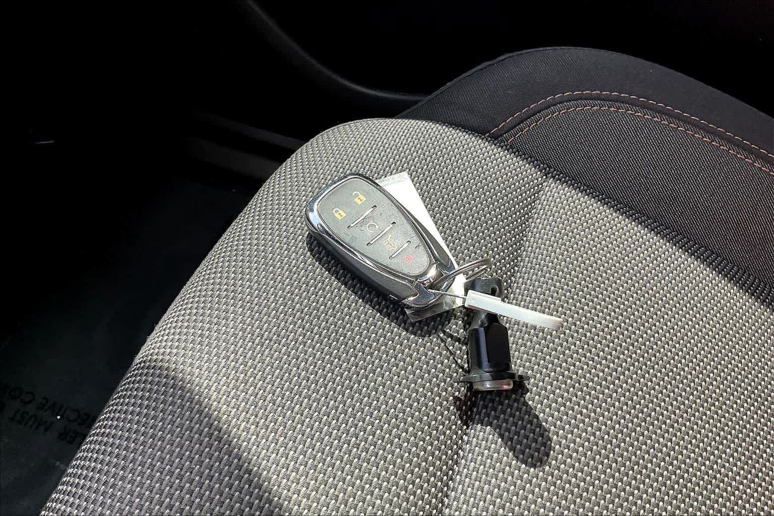 Used 2021 Chevrolet Traverse LT FWD image 11