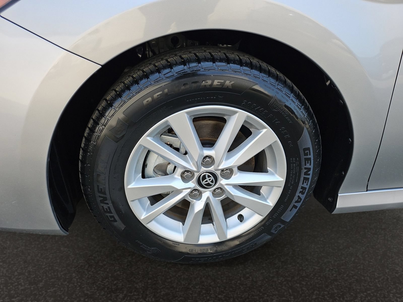 Used 2025 Toyota Camry LE FWD image 40