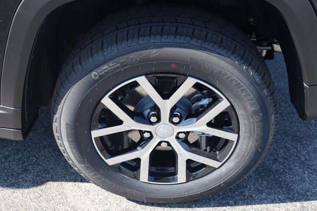 New 2025 Jeep Grand Cherokee Limited w/ Trailer Tow Package image 27