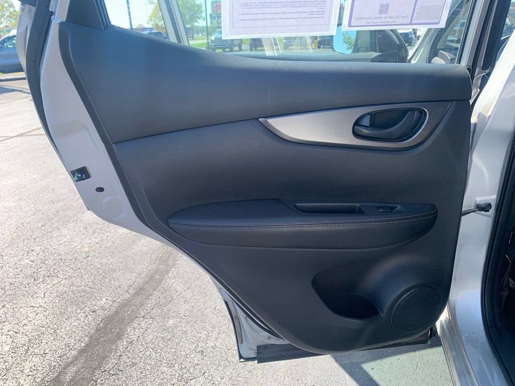 Used 2020 Nissan Rogue Sport S AWD/4WD image 35