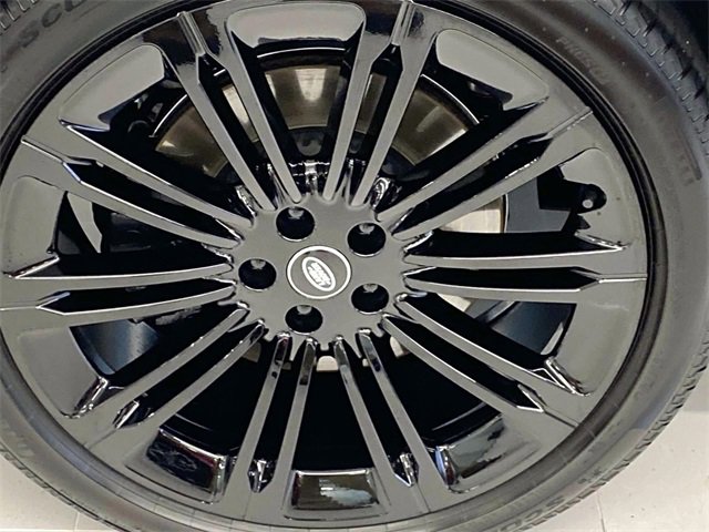Used 2025 Land Rover Range Rover Long Wheelbase SE image 18