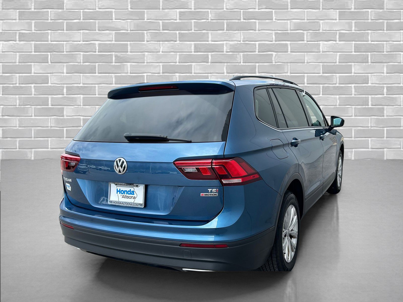 Used 2018 Volkswagen Tiguan S image 5