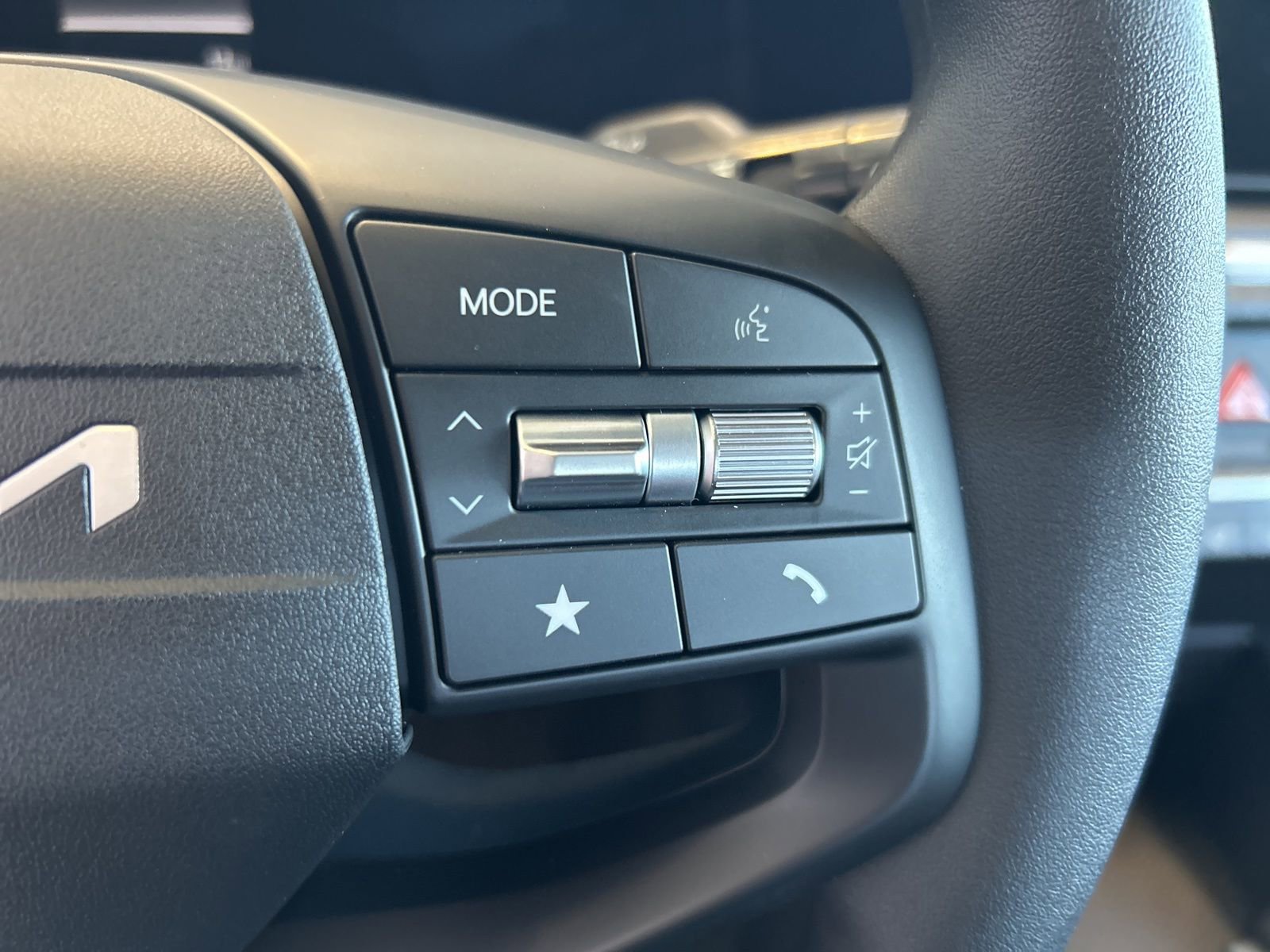 New 2025 Kia K4 LXS image 18