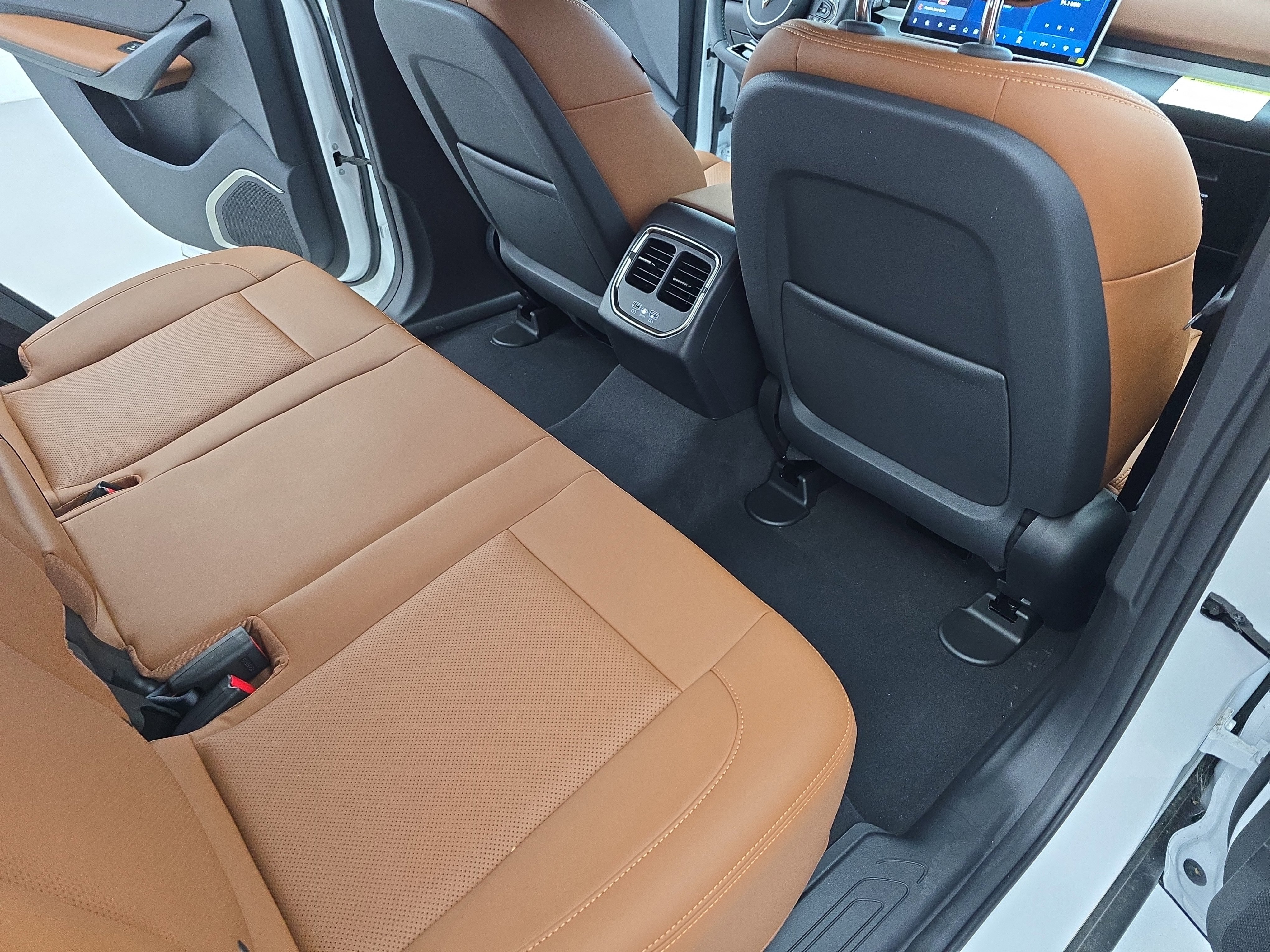 New 2025 VinFast VF 8 Plus image 11