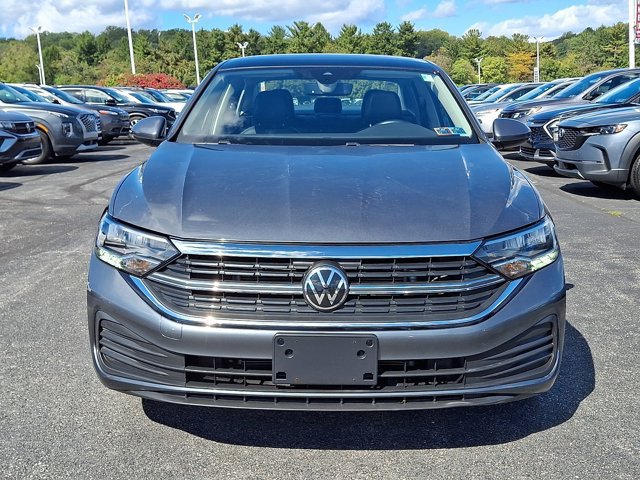 Certified 2023 Volkswagen Jetta SE w/ Panoramic Sunroof Package FWD image 2