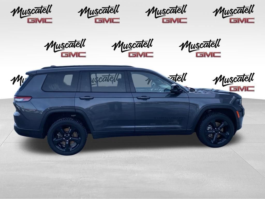 Used 2022 Jeep Grand Cherokee L Laredo image 4