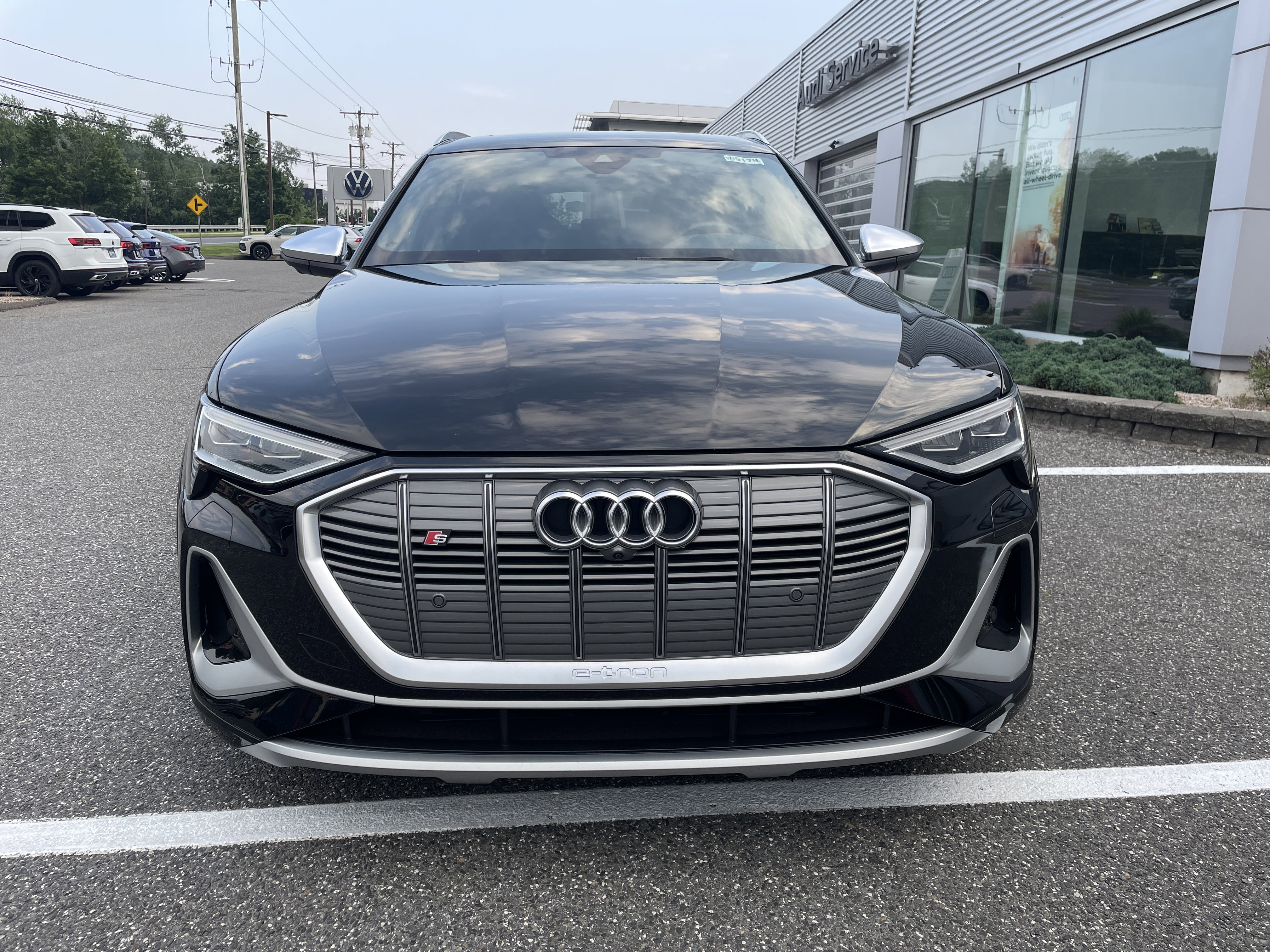 Certified 2022 Audi e-tron S Premium Plus image 2