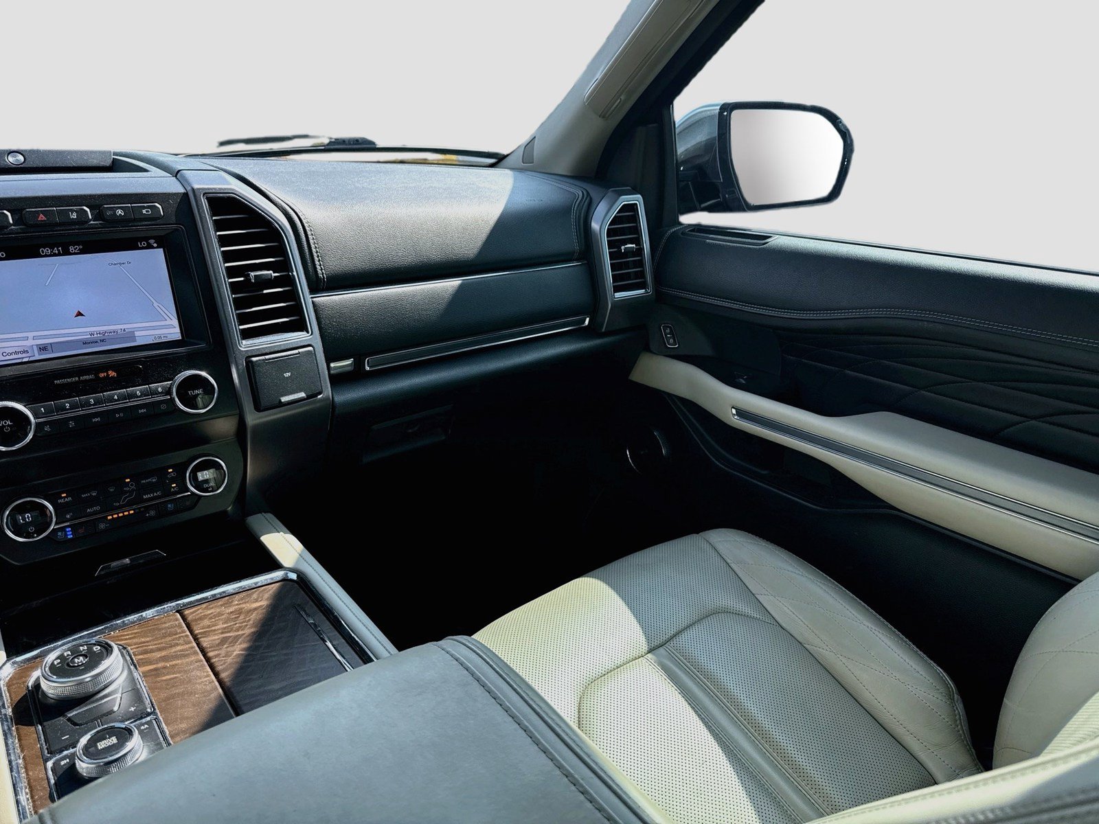 Used 2019 Ford Expedition Platinum AWD/4WD image 24