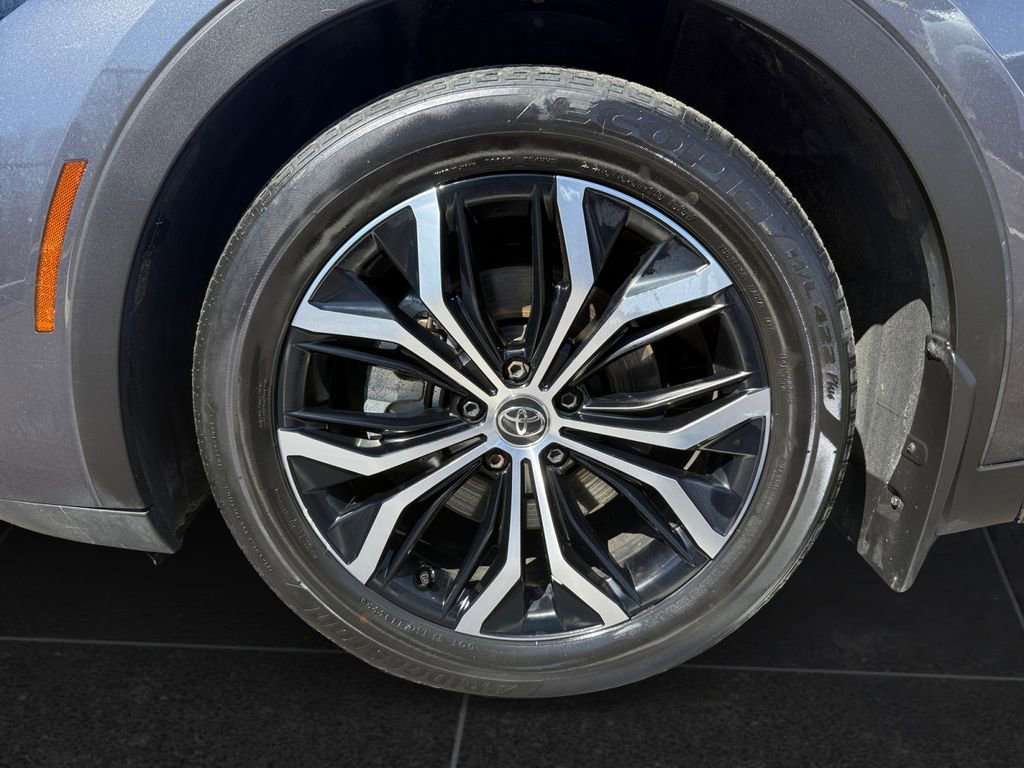 Used 2023 Toyota Crown Limited AWD/4WD image 9