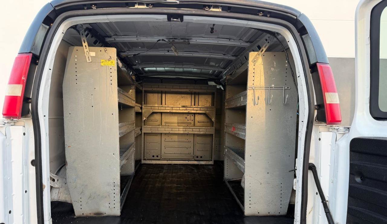 Used 2012 Chevrolet Express 2500 RWD image 17