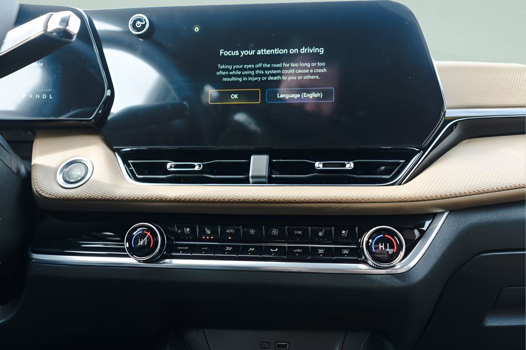 New 2026 Chevrolet Equinox ACTIV w/ Convenience Package III AWD/4WD image 12