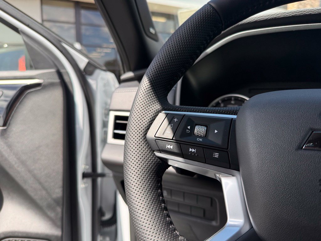 New 2026 Mitsubishi Outlander LE FWD image 20