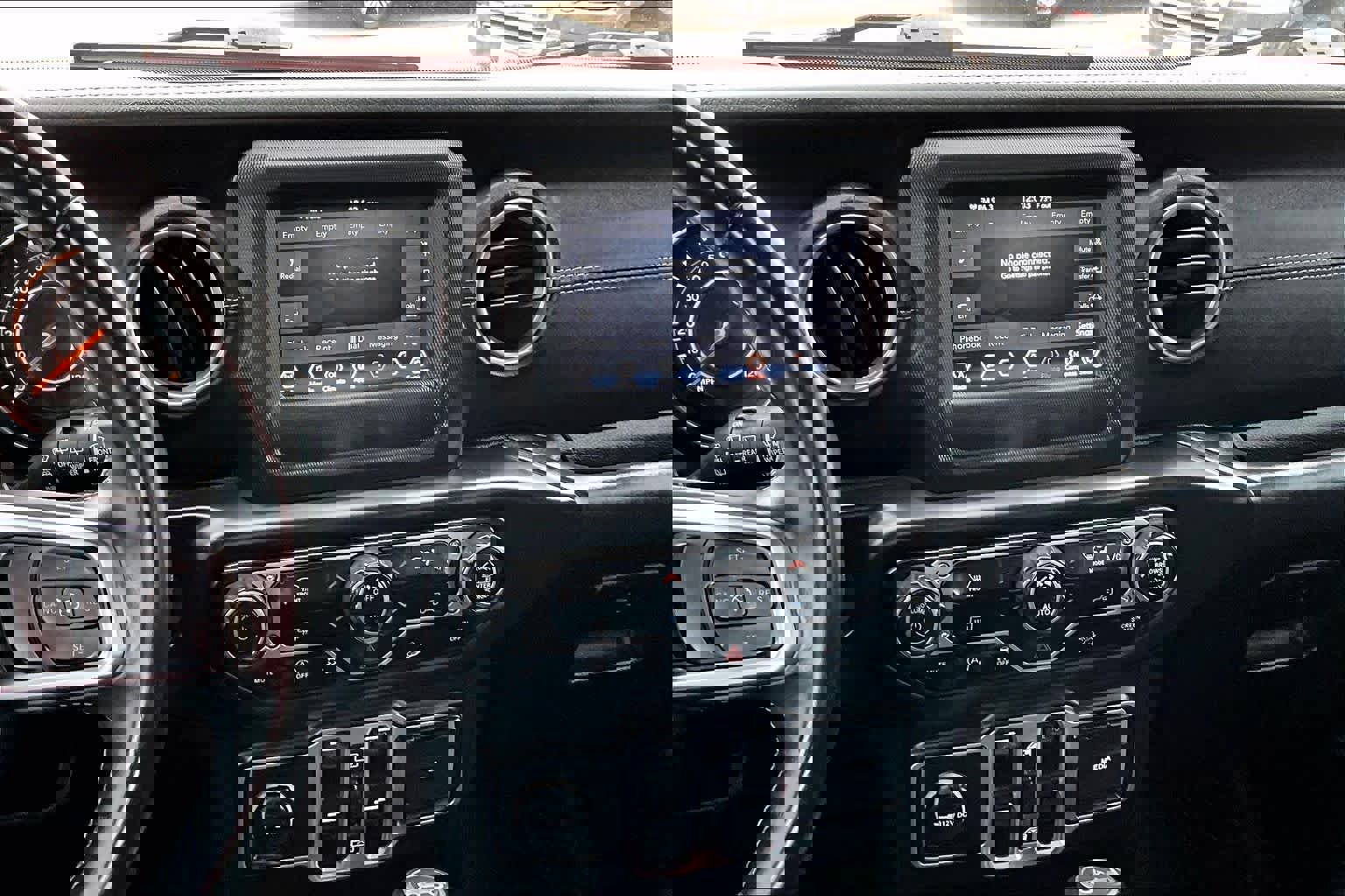 Used 2018 Jeep Wrangler Unlimited Sahara image 7