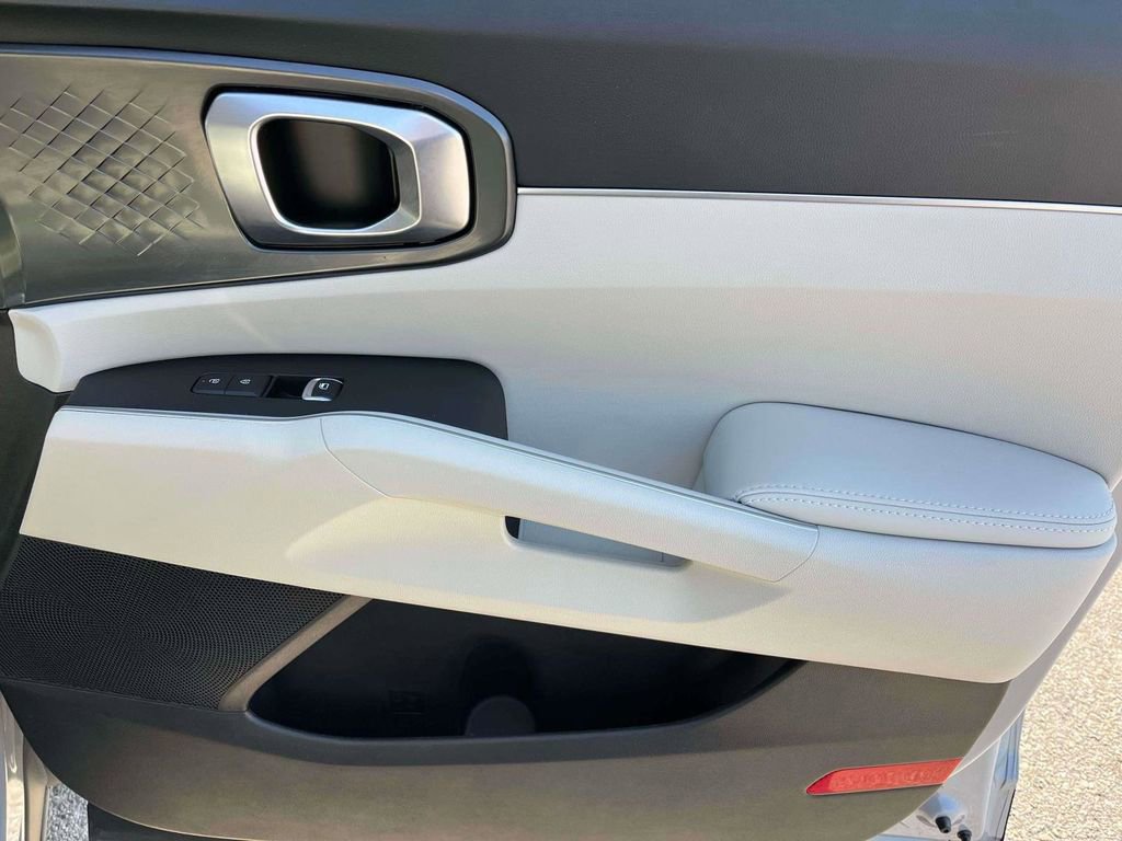 Used 2025 Kia Sorento S w/ Panoramic Sunroof Package FWD image 10