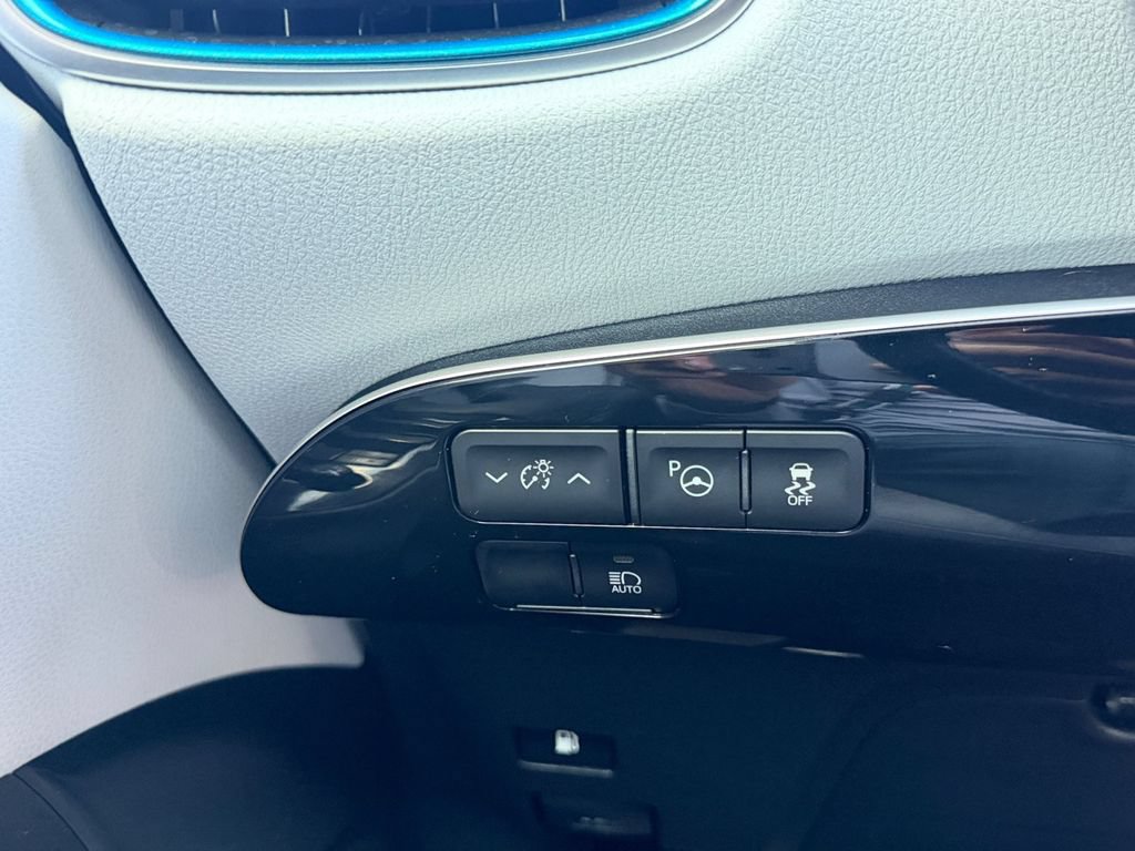 Used 2022 Toyota Prius XLE FWD image 20