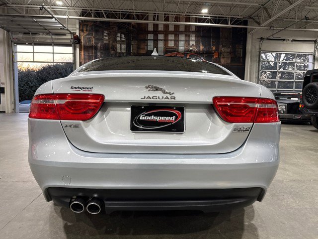 Used 2017 Jaguar XE Premium image 41