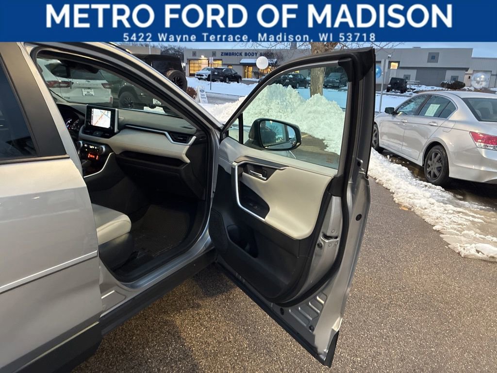 Used 2021 Toyota RAV4 Limited image 44