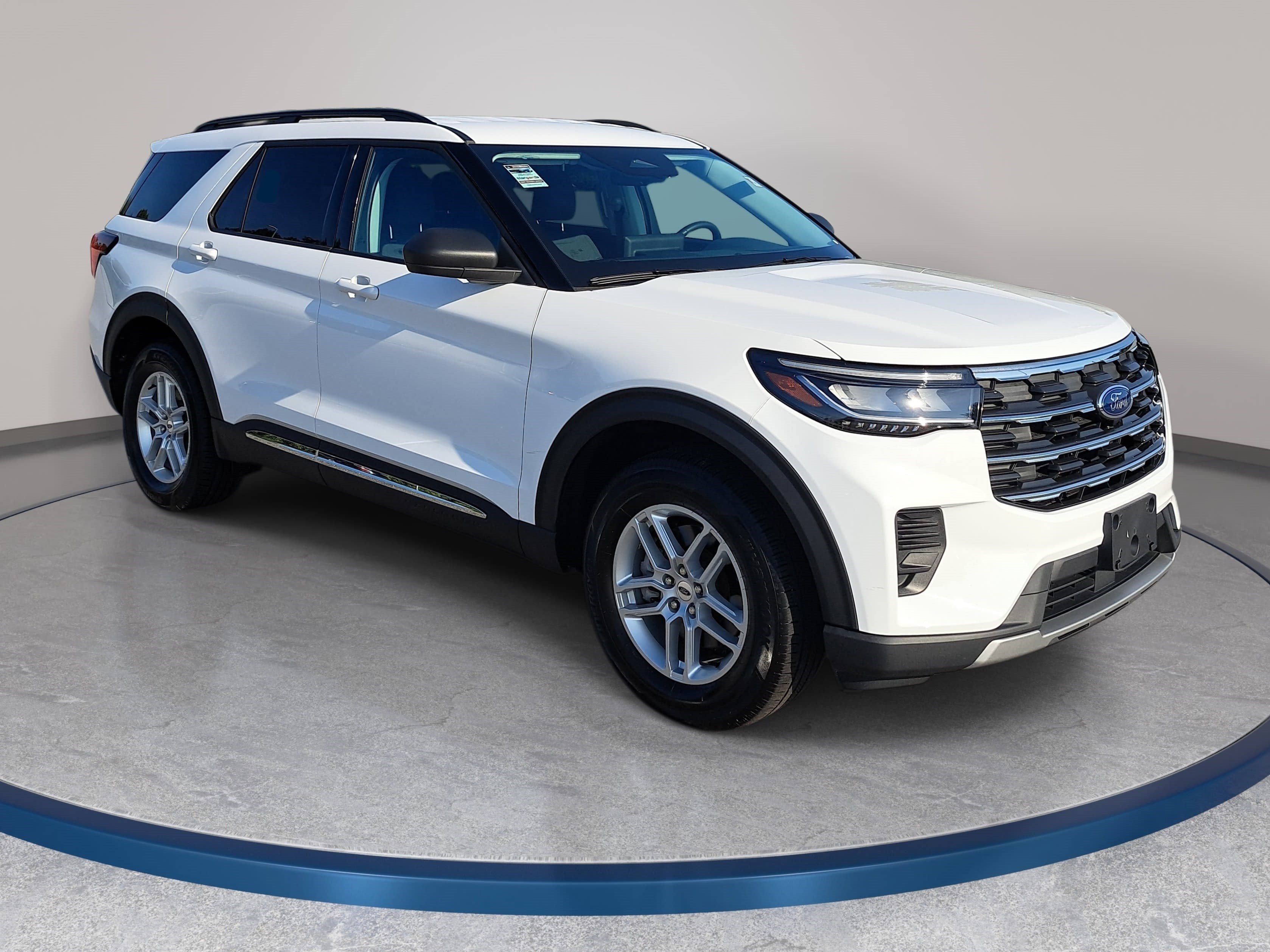 Used 2025 Ford Explorer Active AWD/4WD image 3