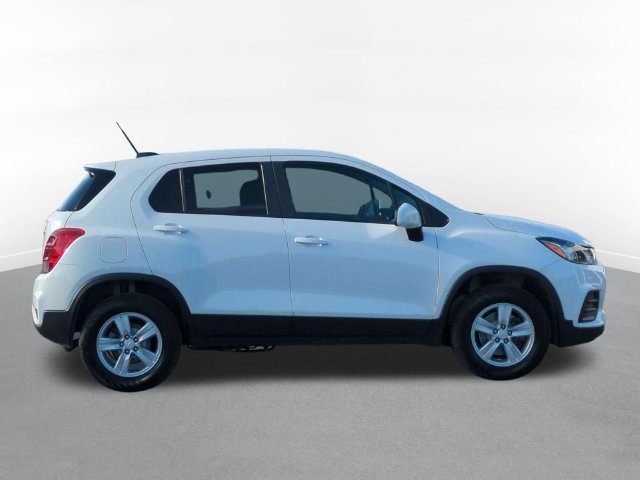 Used 2022 Chevrolet Trax LS w/ Tint and Cruise Package AWD/4WD image 2
