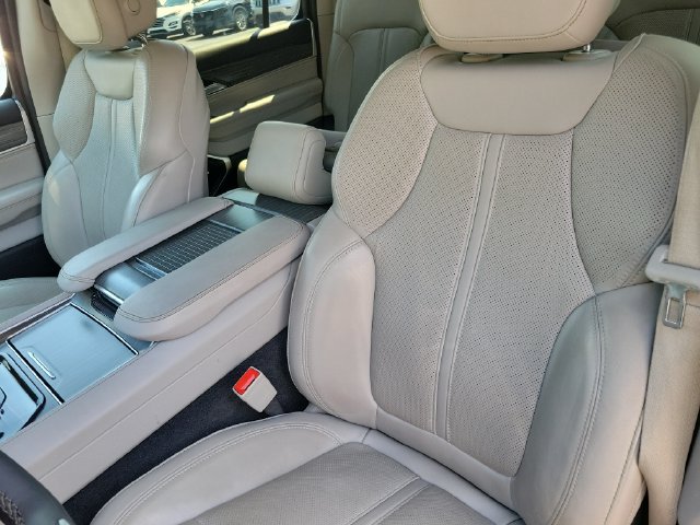 Used 2024 Jeep Wagoneer Series II w/ Flexible Seating Group RWD image 14