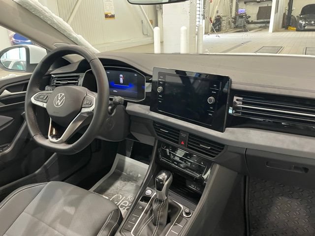 Used 2025 Volkswagen Jetta SE FWD image 21