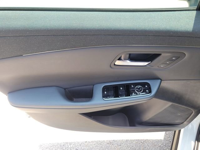 New 2026 Nissan Leaf Platinum+ w/ Cargo Package (Platinum+) FWD image 19