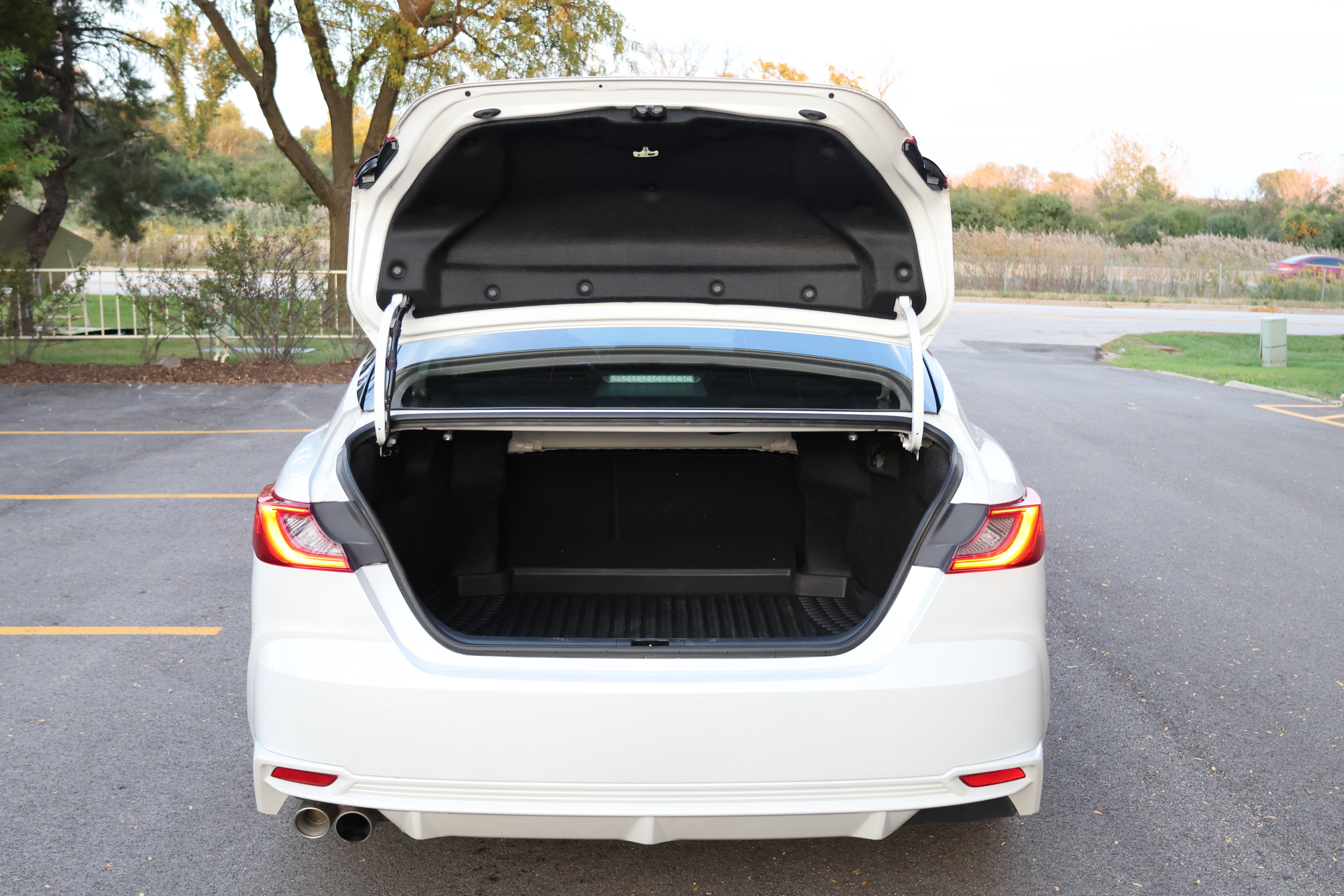 Used 2025 Toyota Camry XSE FWD image 5