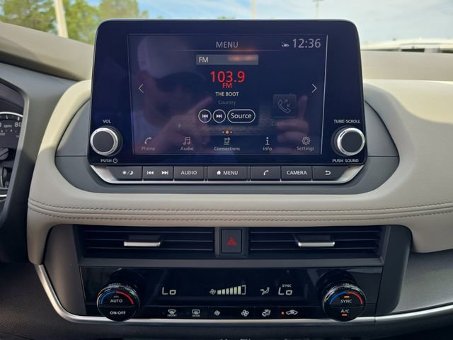 Used 2024 Nissan Rogue SV image 17