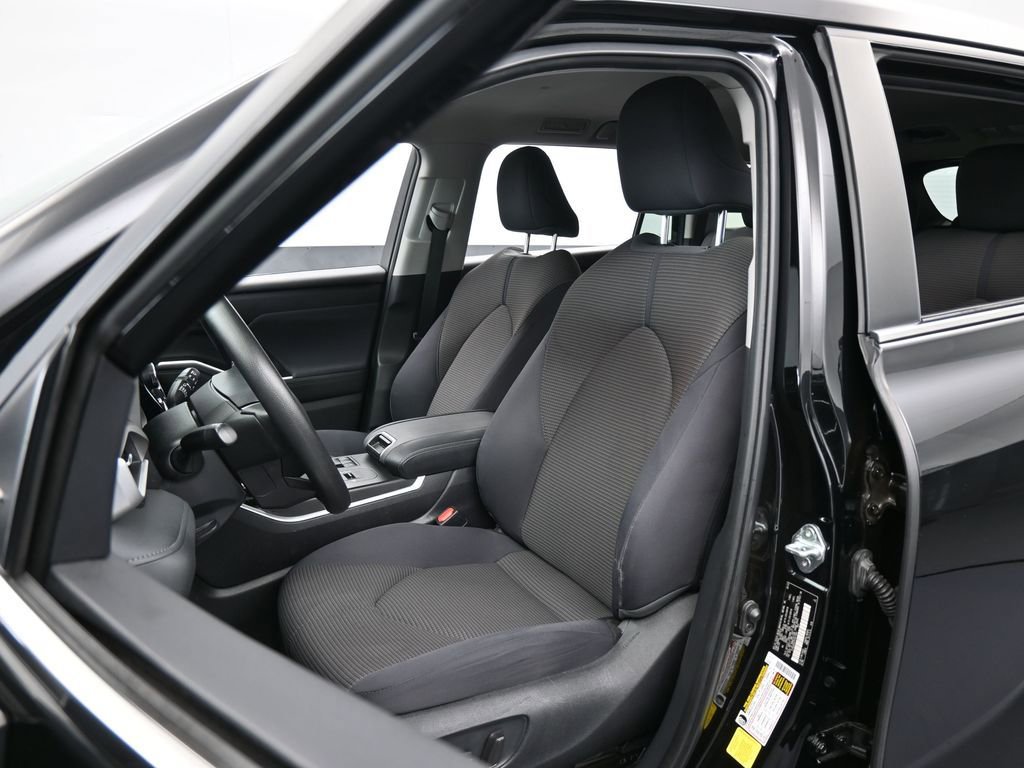 Used 2023 Toyota Highlander L image 10