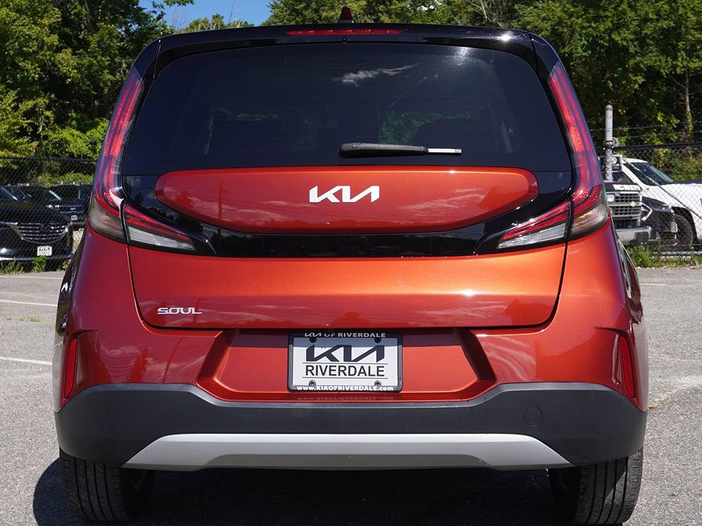 Used 2025 Kia Soul LX w/ LX Technology Package FWD image 10