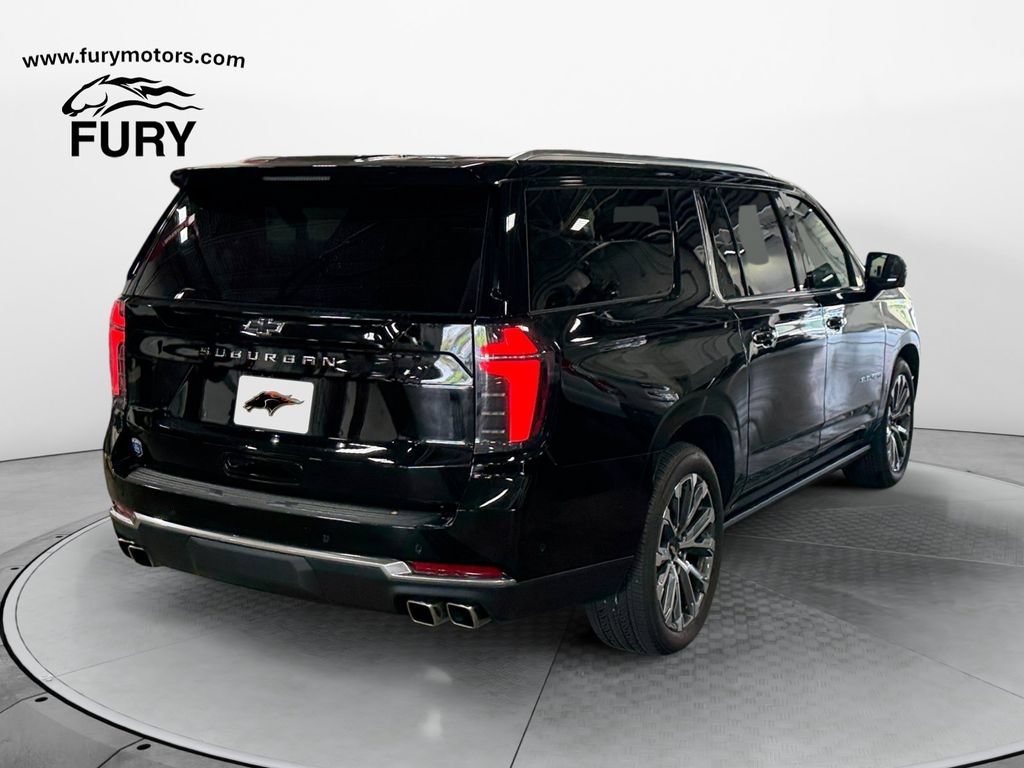 Used 2025 Chevrolet Suburban High Country AWD/4WD image 3