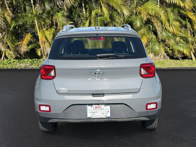Used 2023 Hyundai Venue SEL FWD image 6